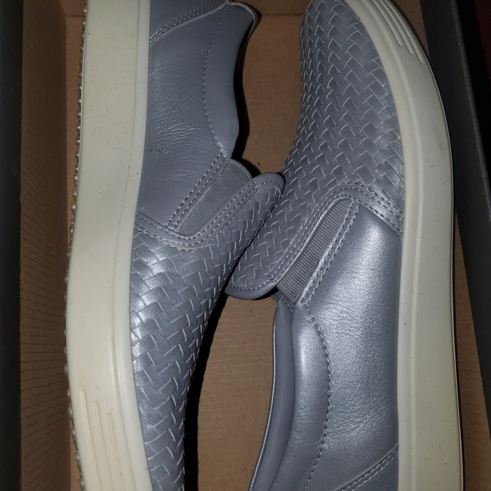 Ecco Women's Silver Grey Metallic Flats